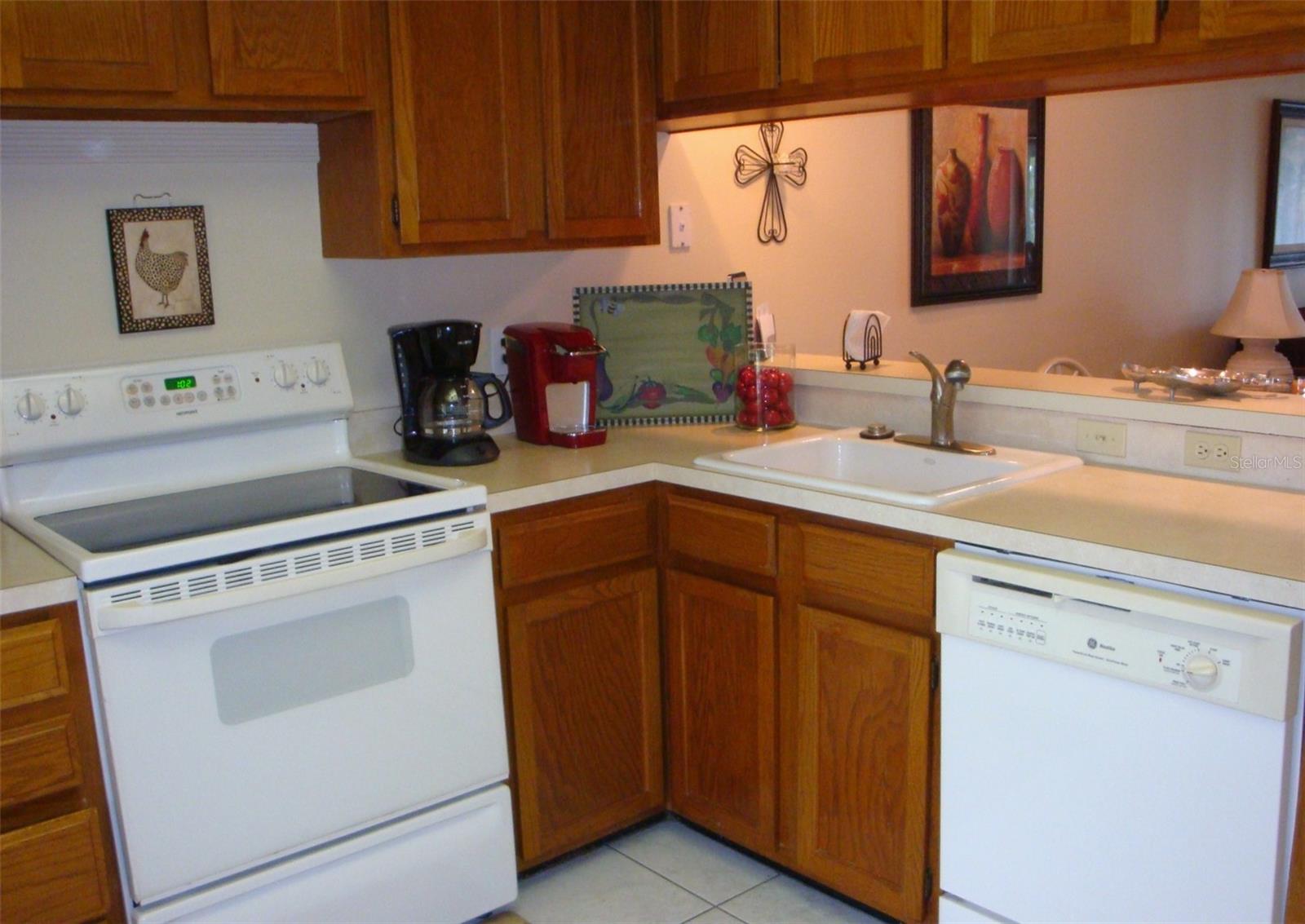 Image 6 of 20 For 272 Woodlake Wynde  6