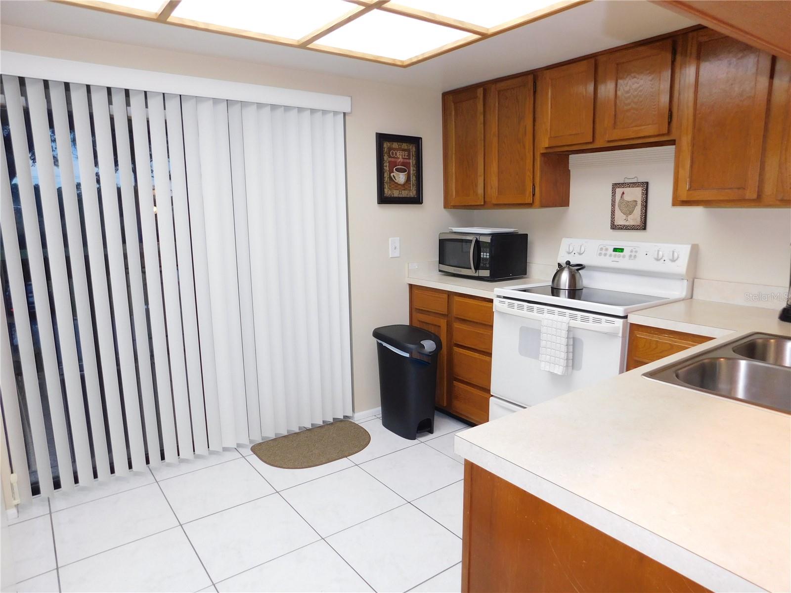 Image 7 of 20 For 272 Woodlake Wynde  6