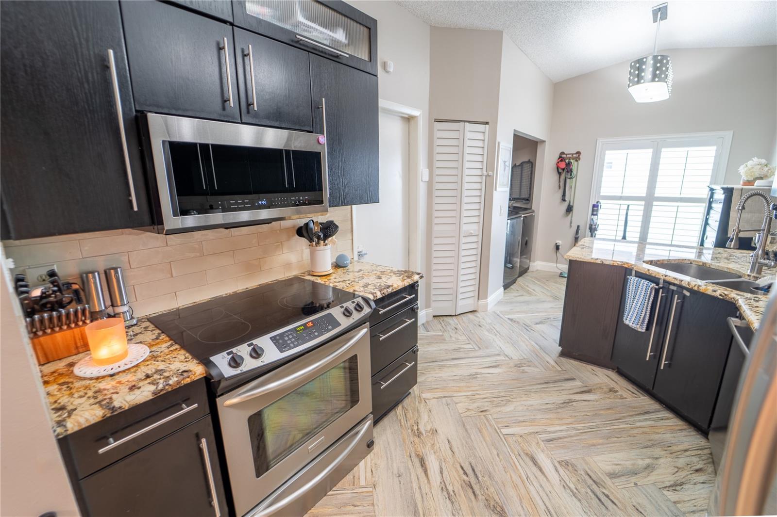 Listing photo id 18 for 621 Stillview Circle