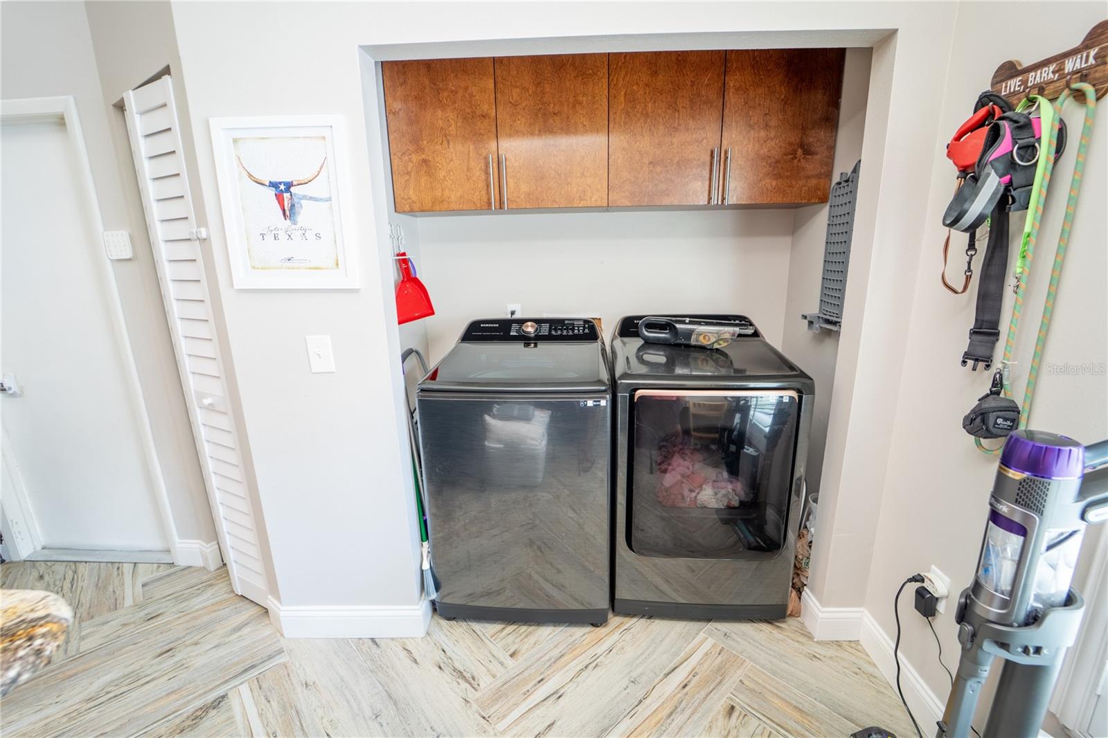 Listing photo id 22 for 621 Stillview Circle