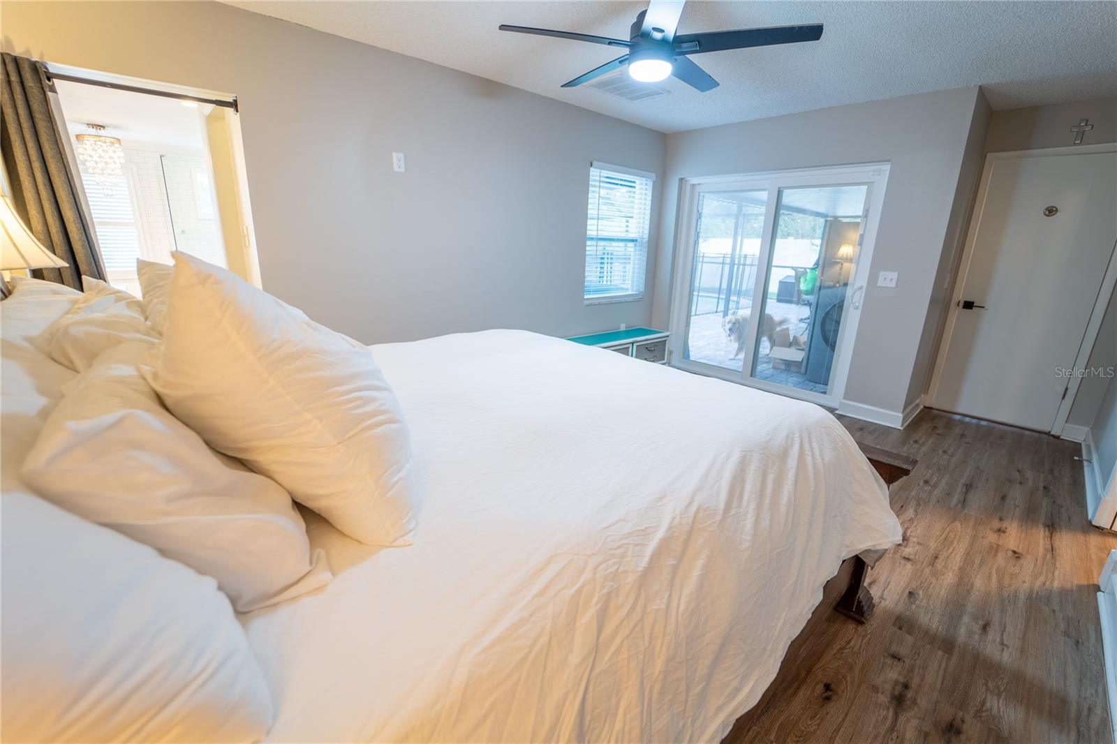 Listing photo id 24 for 621 Stillview Circle