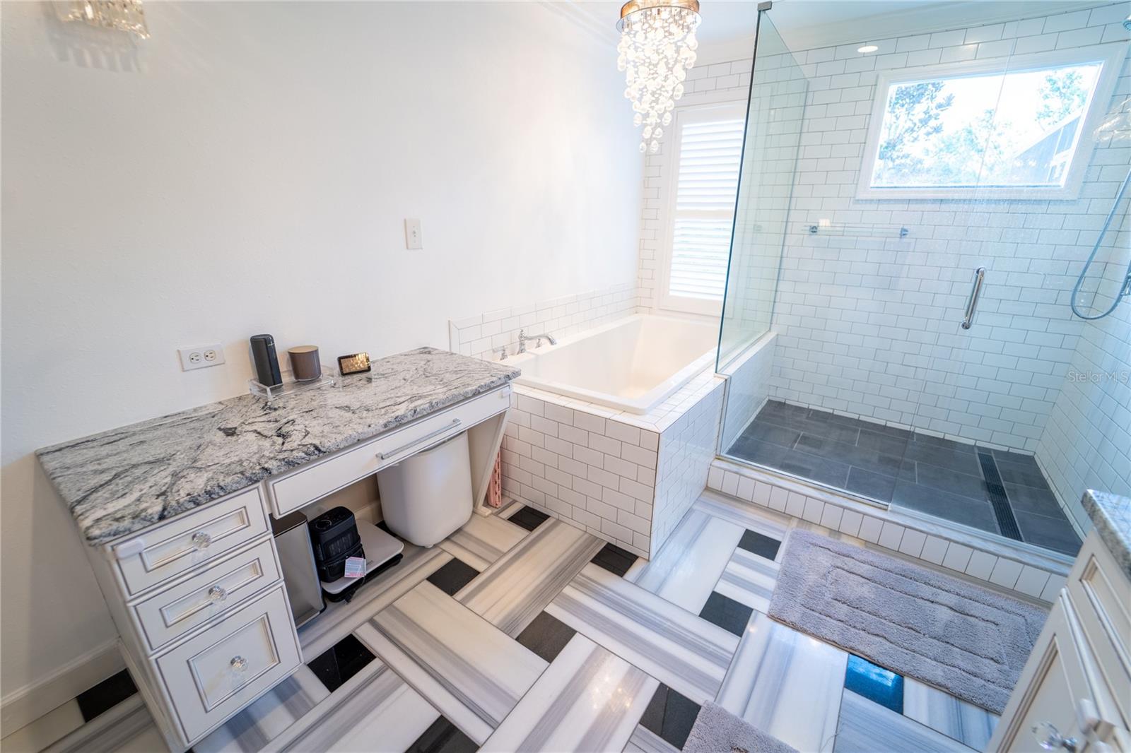 Listing photo id 28 for 621 Stillview Circle