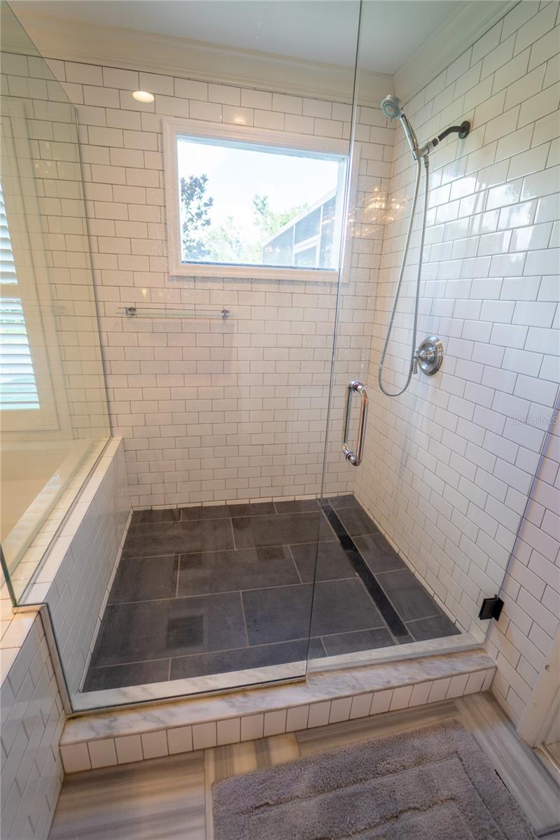 Listing photo id 31 for 621 Stillview Circle