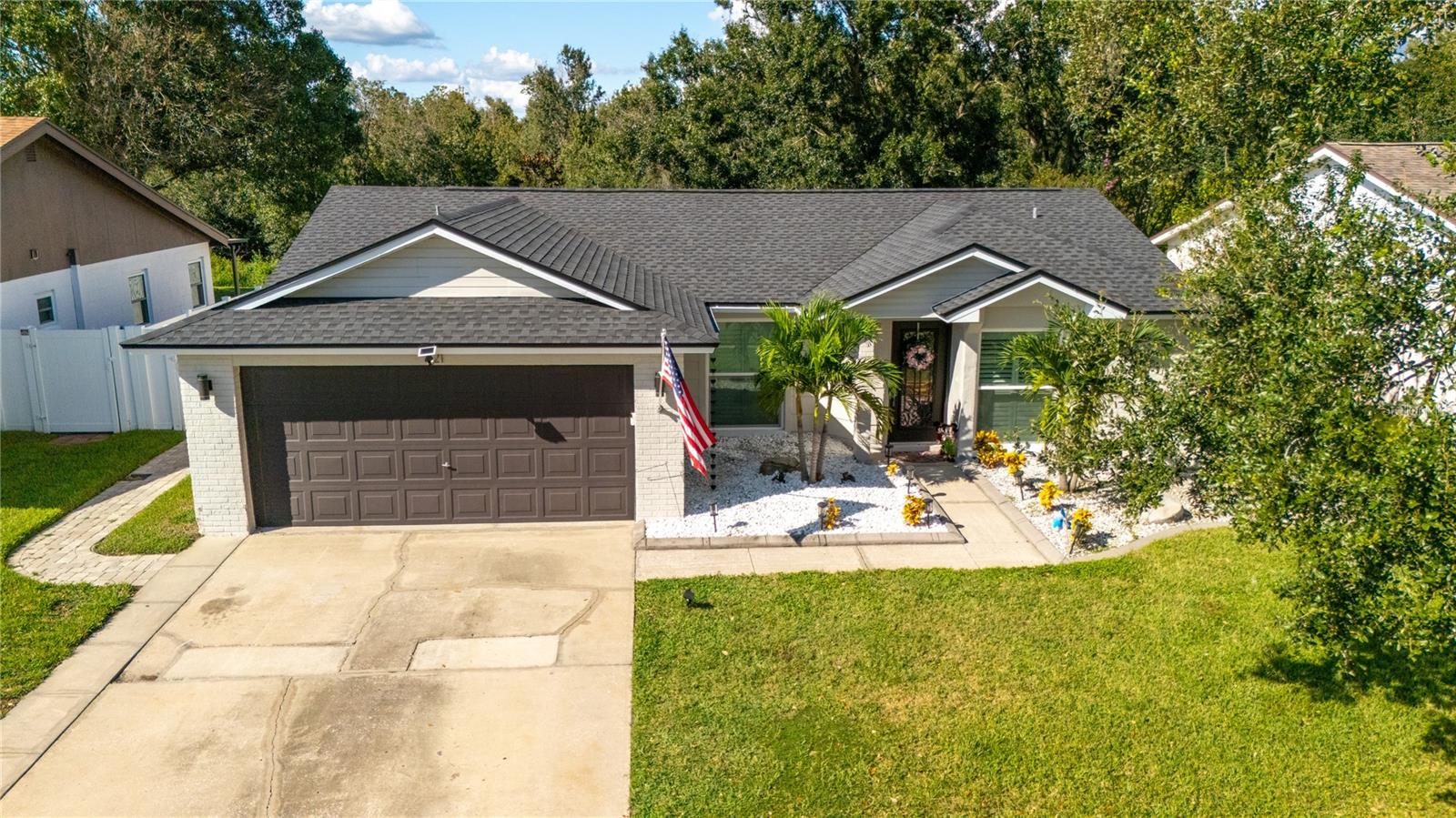 Listing photo id 2 for 621 Stillview Circle