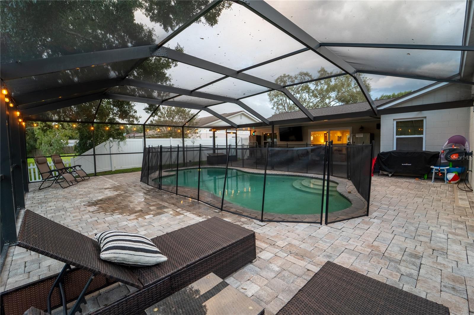 Listing photo id 42 for 621 Stillview Circle