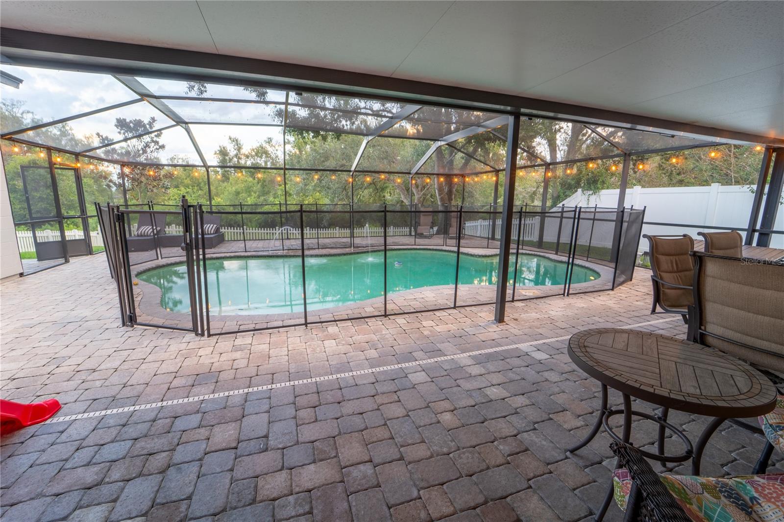 Listing photo id 43 for 621 Stillview Circle
