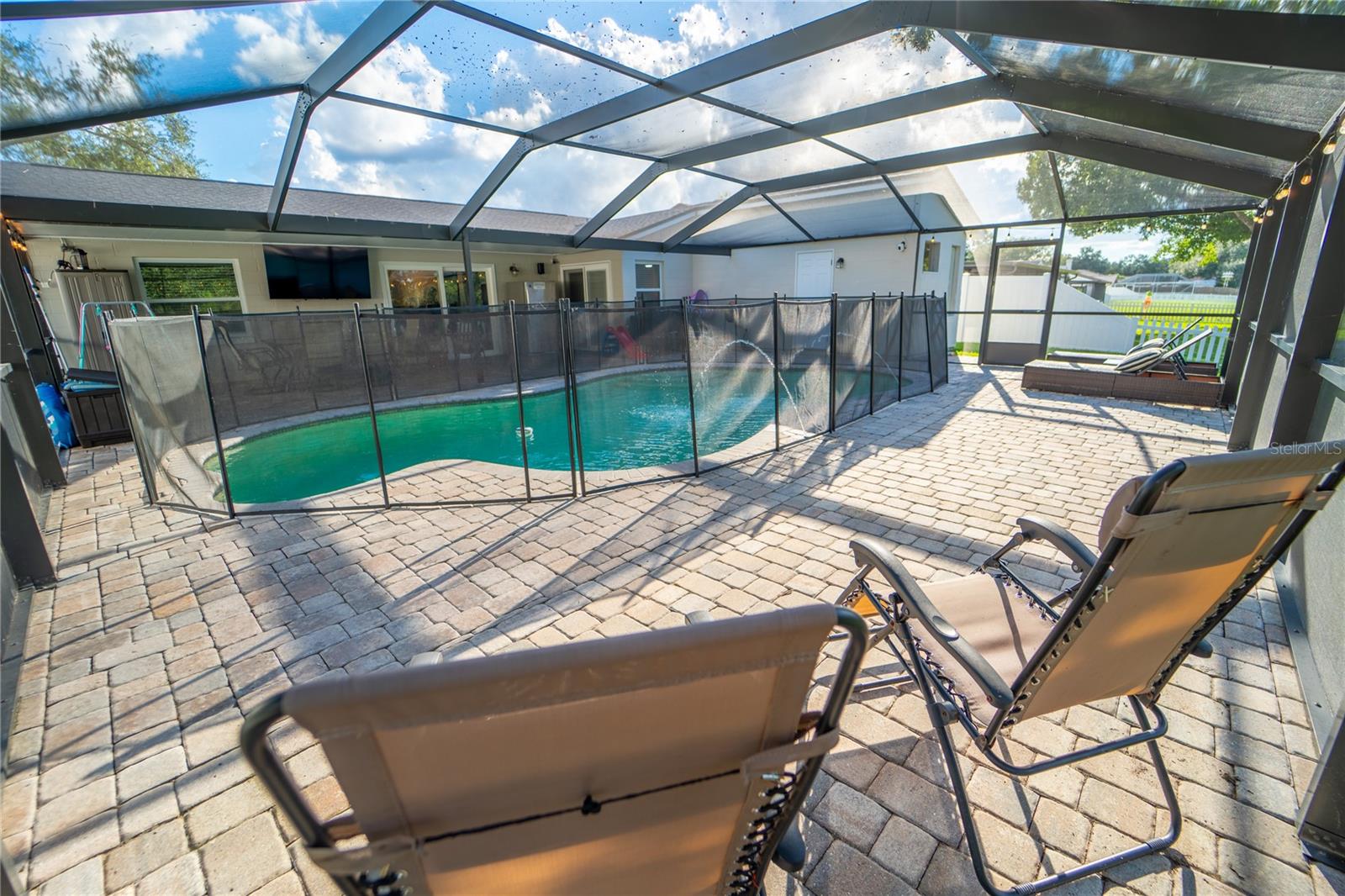 Listing photo id 44 for 621 Stillview Circle