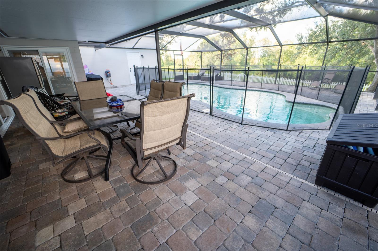 Listing photo id 45 for 621 Stillview Circle