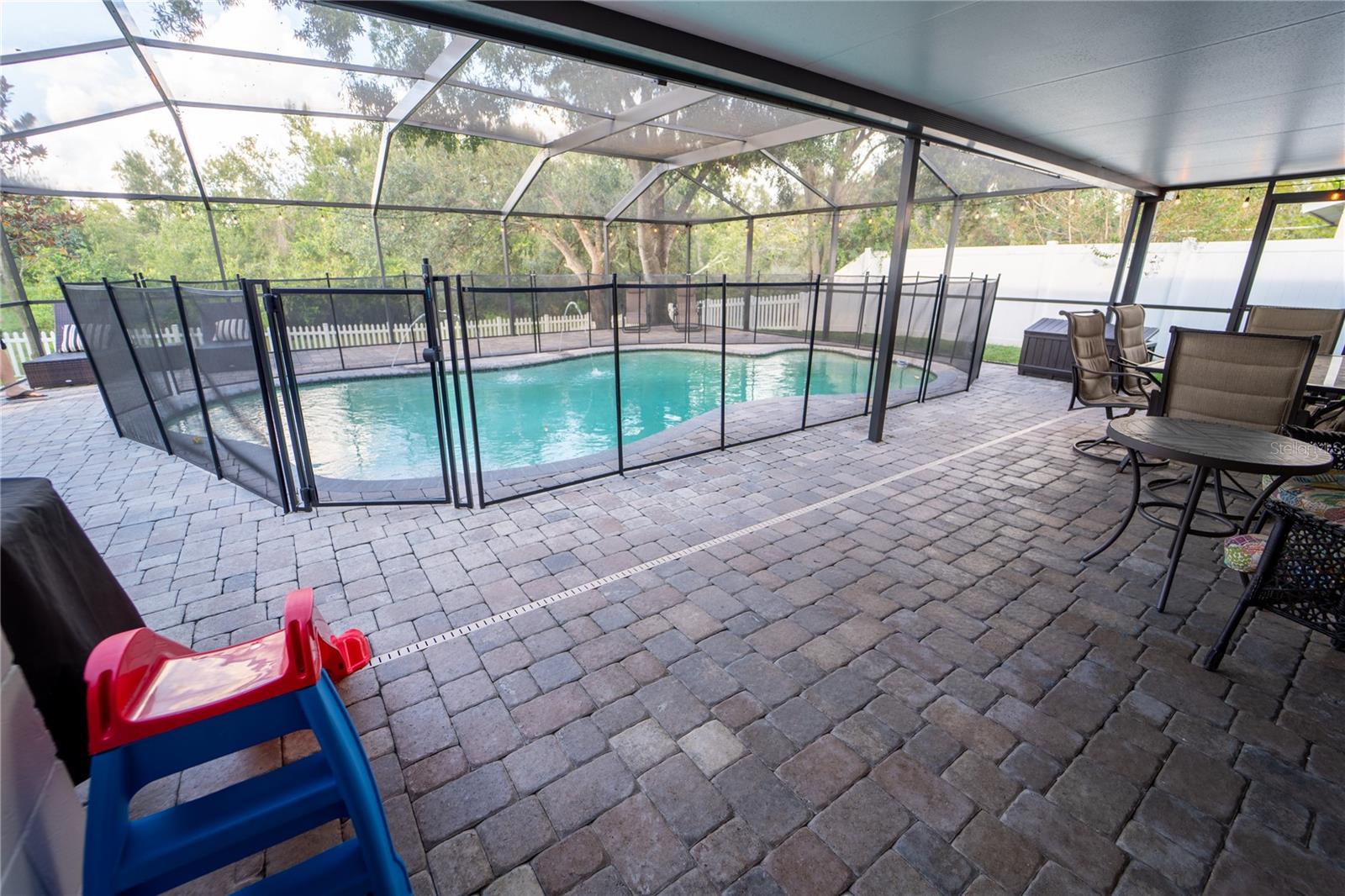 Listing photo id 46 for 621 Stillview Circle