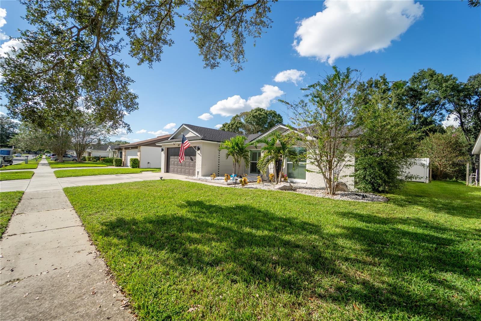 Listing photo id 3 for 621 Stillview Circle