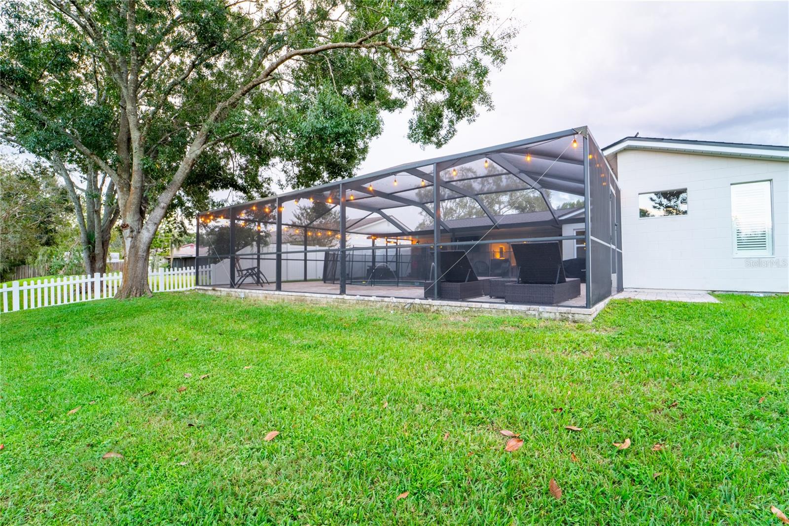 Listing photo id 51 for 621 Stillview Circle