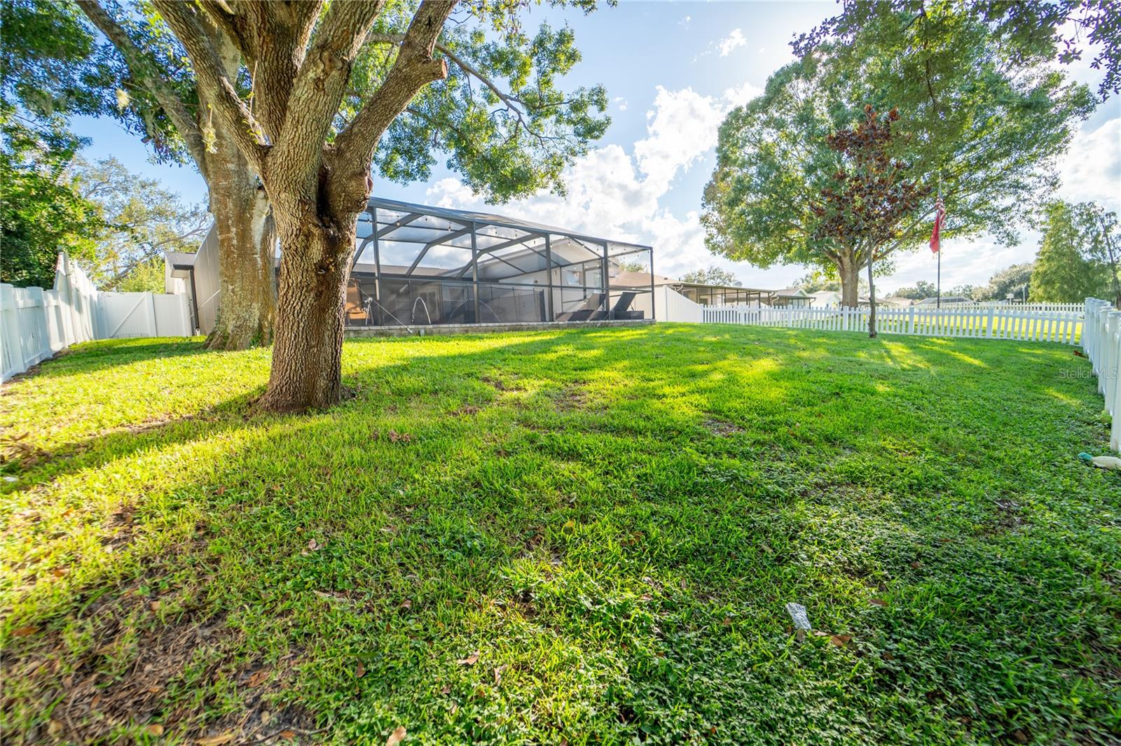 Listing photo id 52 for 621 Stillview Circle