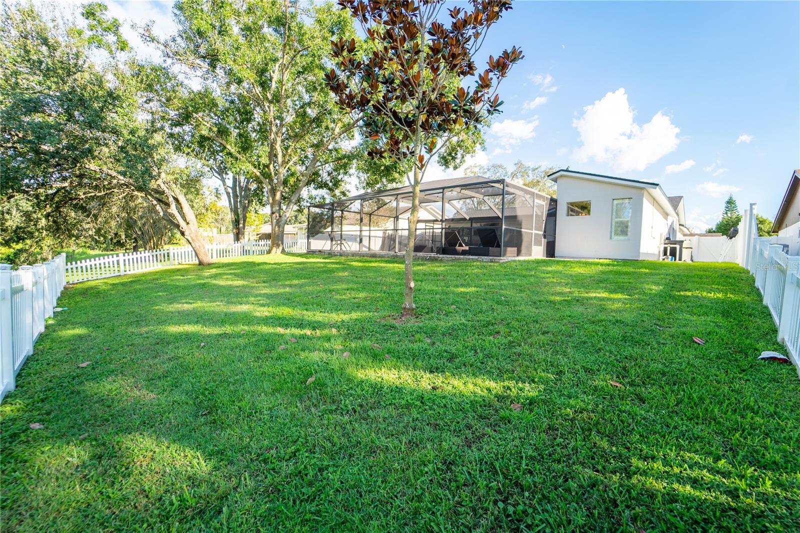 Listing photo id 53 for 621 Stillview Circle