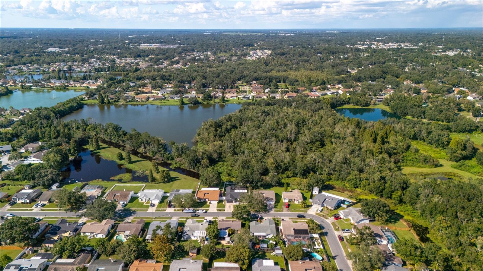Listing photo id 60 for 621 Stillview Circle