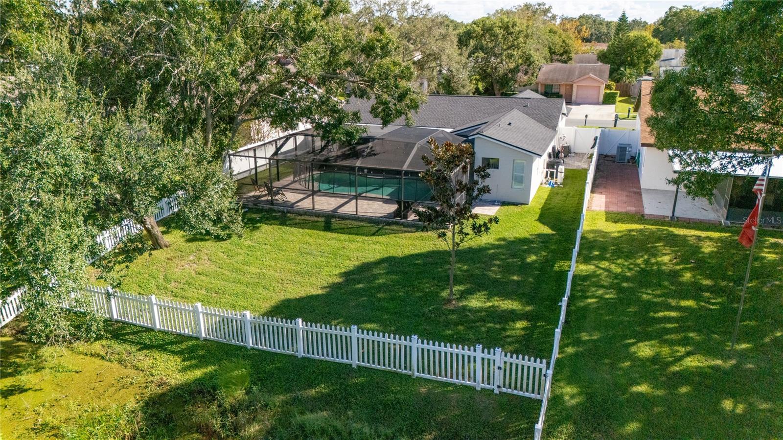 Listing photo id 5 for 621 Stillview Circle