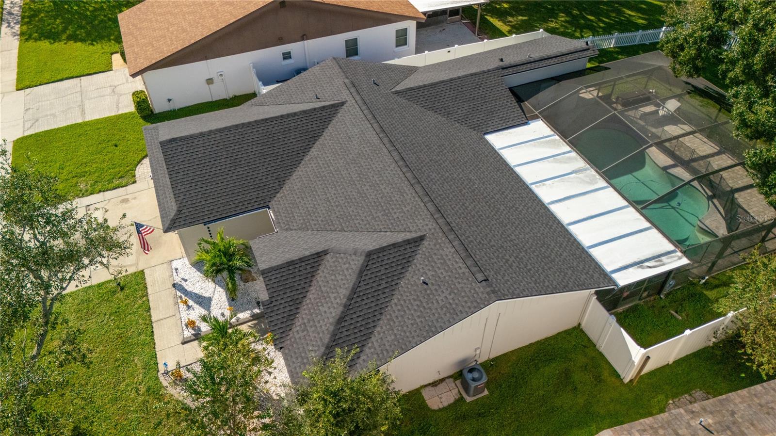 Listing photo id 6 for 621 Stillview Circle