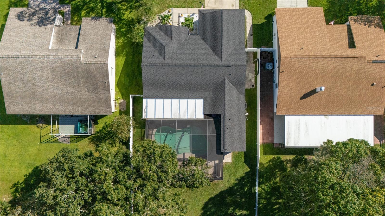 Listing photo id 7 for 621 Stillview Circle