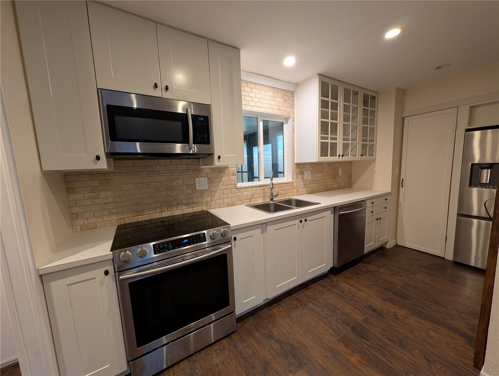 Image 3 of 21 For 8710 Plum Lane
