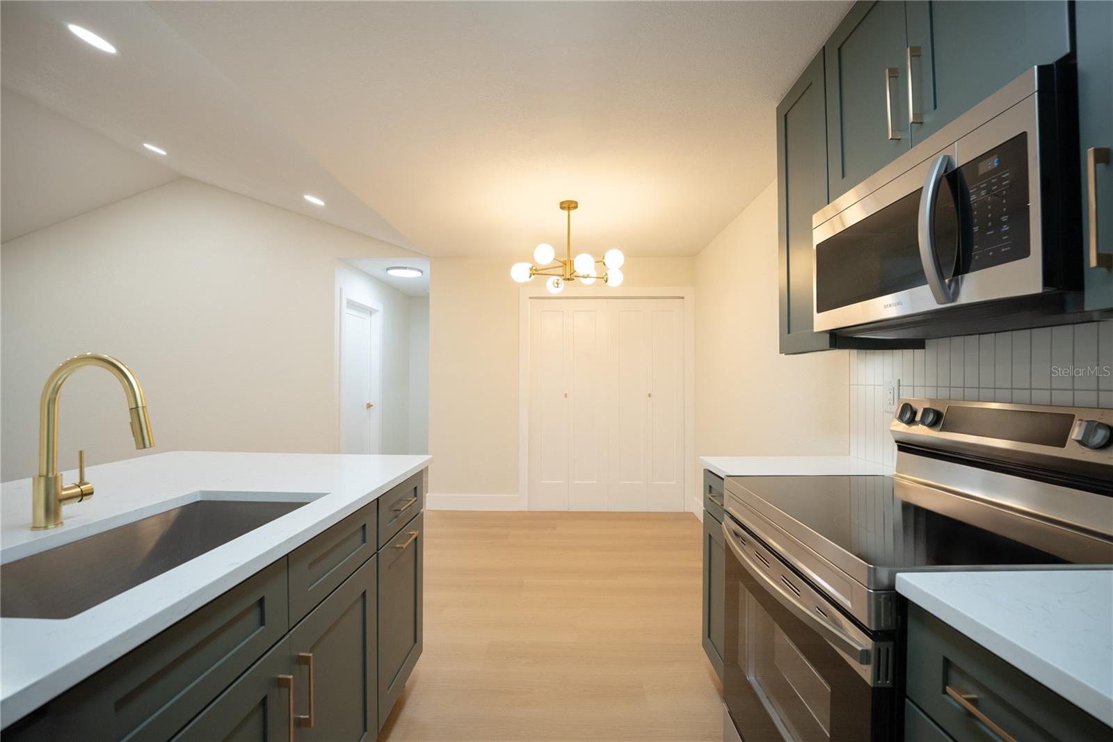 Image 14 of 28 For 10263 Gandy Boulevard N 2302