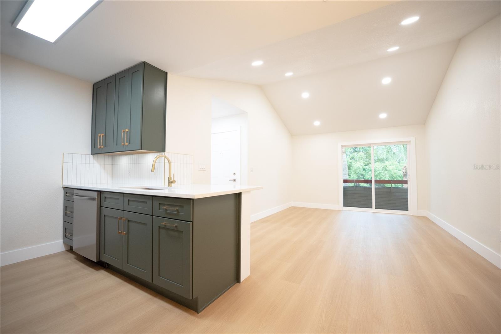Image 15 of 28 For 10263 Gandy Boulevard N 2302