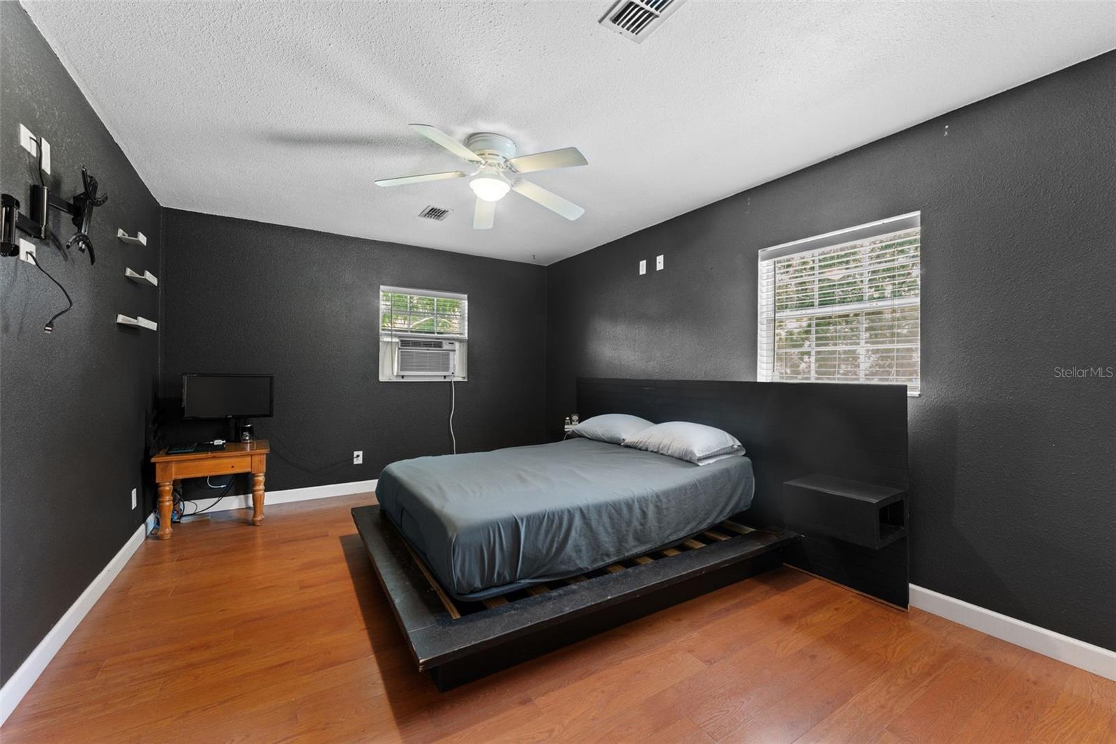 Image 18 of 44 For 7911 Lovegren Ln