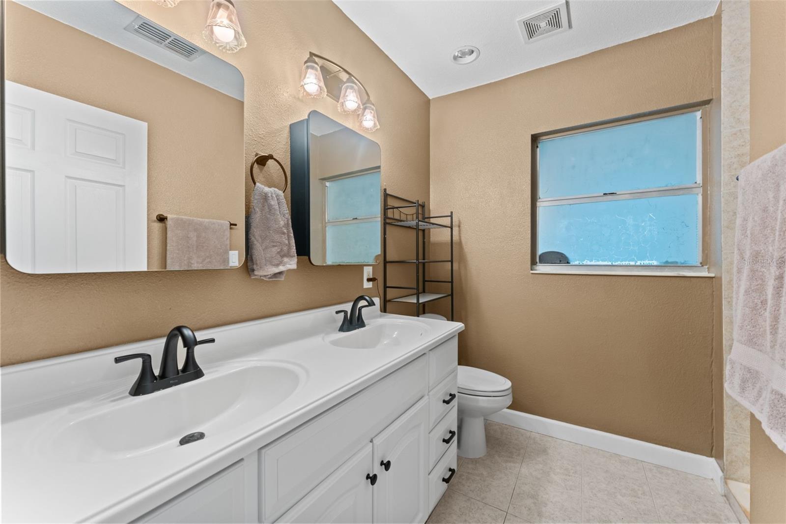 Image 21 of 44 For 7911 Lovegren Ln