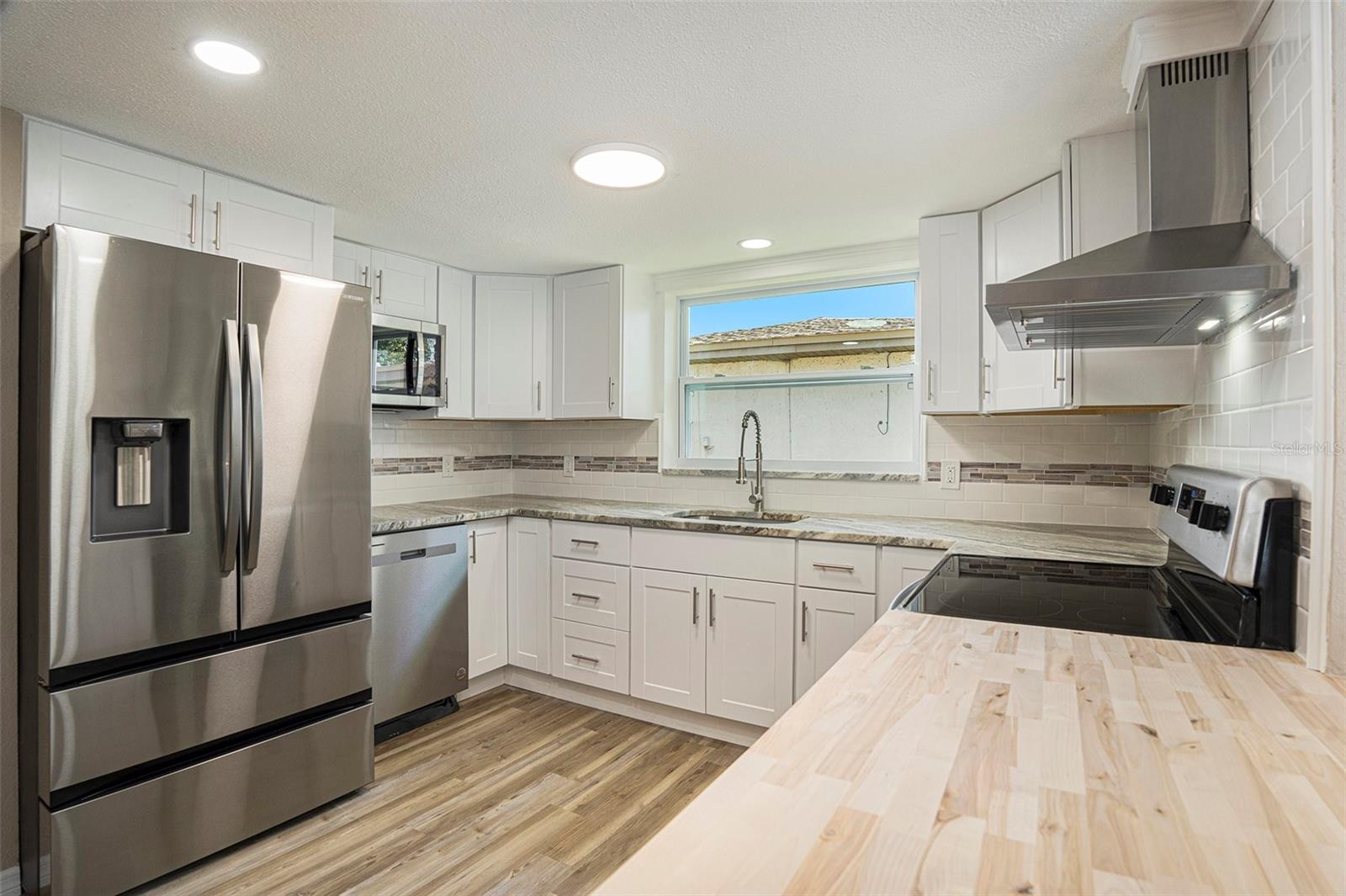 Image 13 of 28 For 1147 Viking Drive
