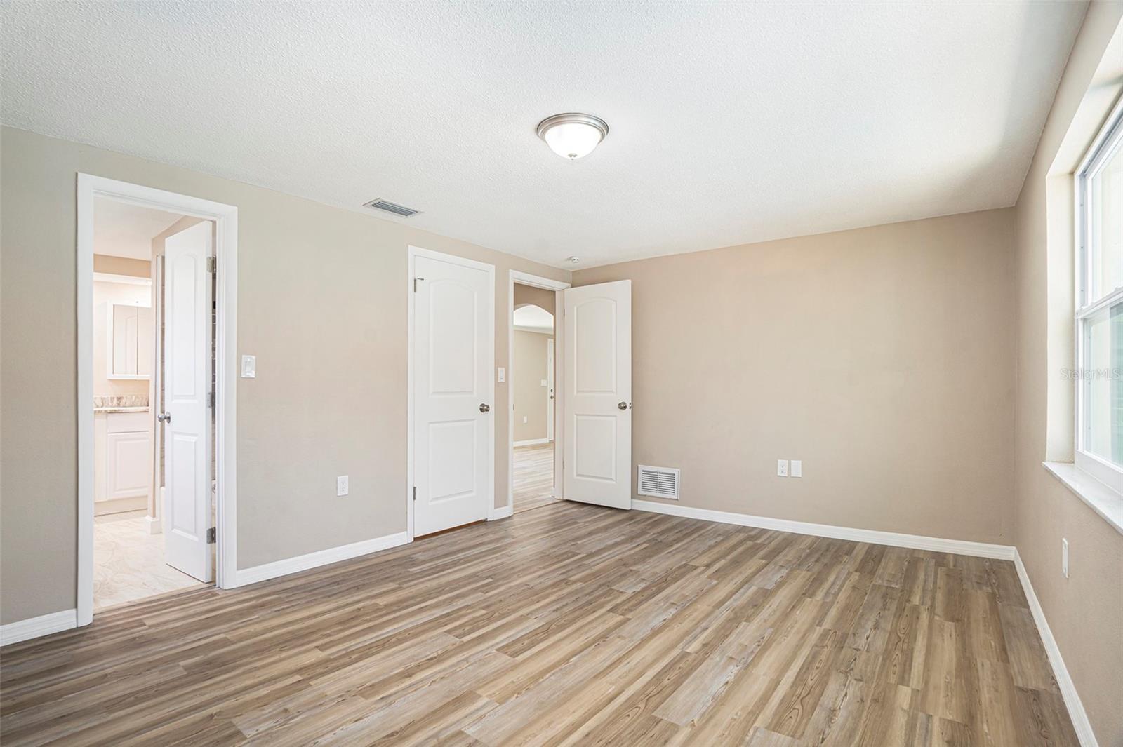 Image 15 of 28 For 1147 Viking Drive