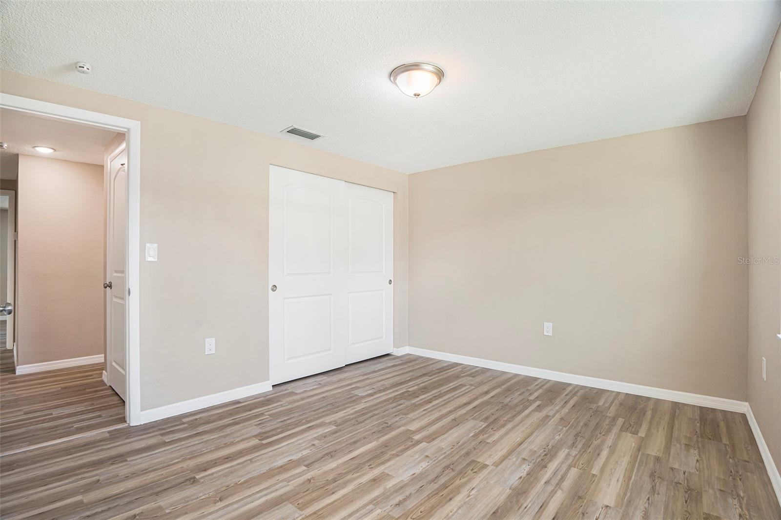 Image 19 of 28 For 1147 Viking Drive