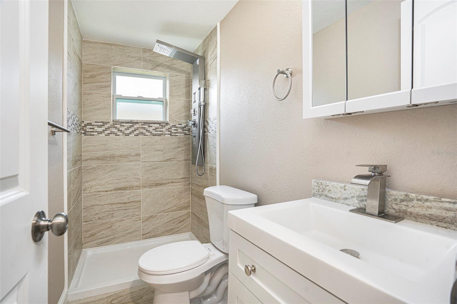 Image 22 of 28 For 1147 Viking Drive