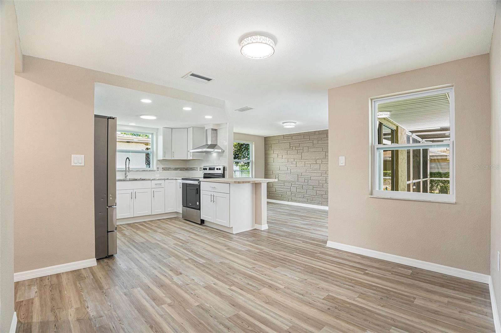 Image 5 of 28 For 1147 Viking Drive
