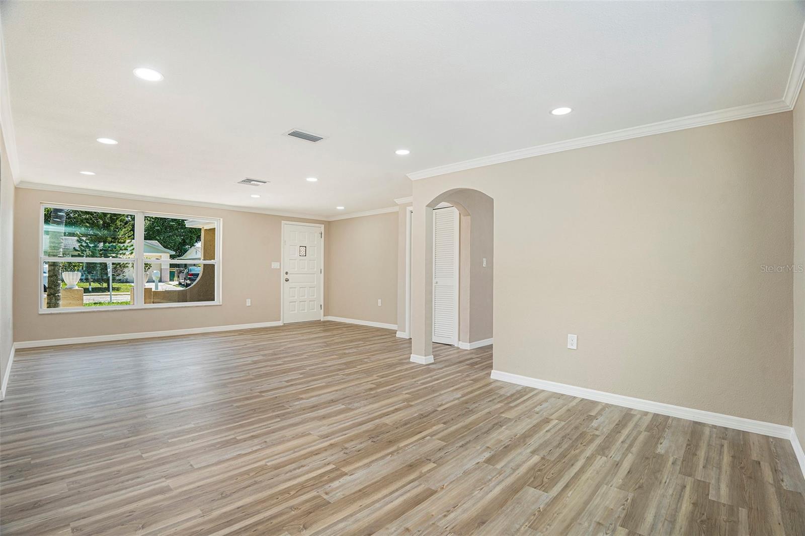 Image 7 of 28 For 1147 Viking Drive