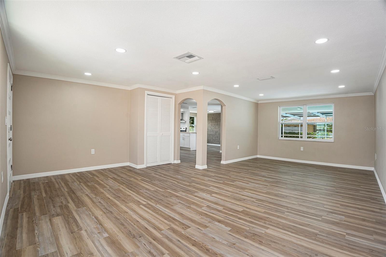 Image 8 of 28 For 1147 Viking Drive