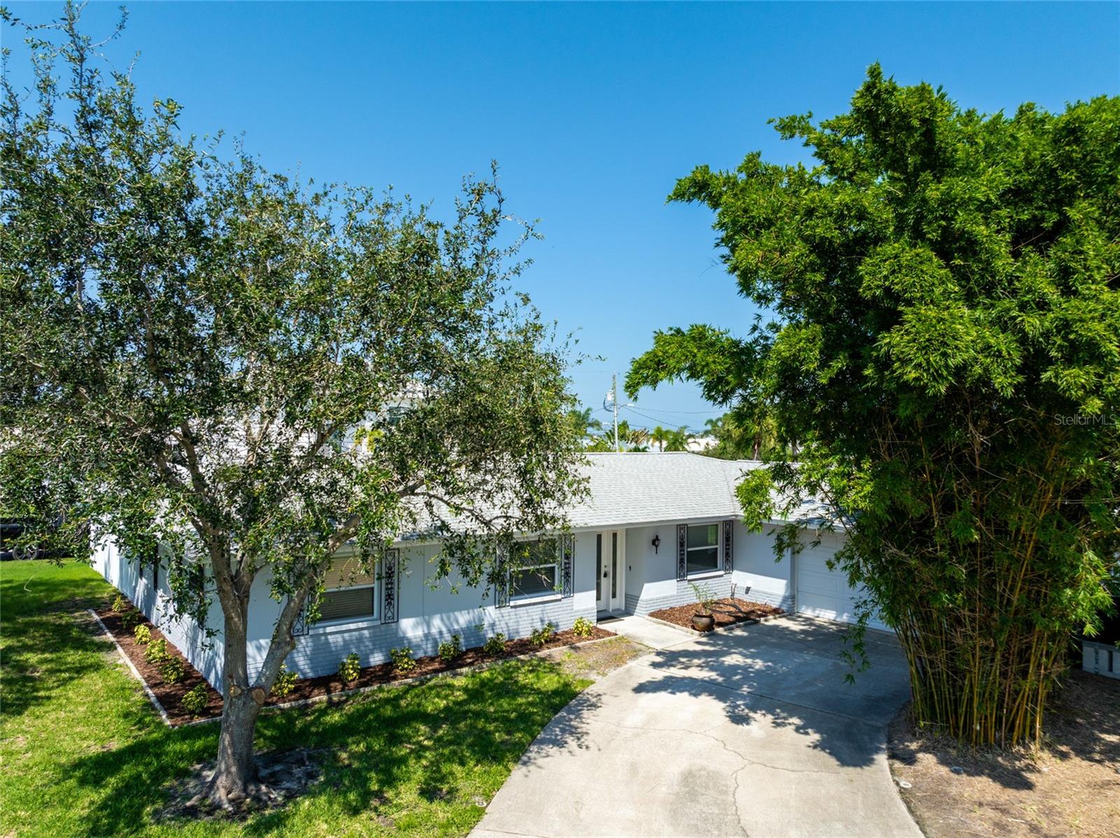 Image 3 of 41 For 2276 Carolyn Drive