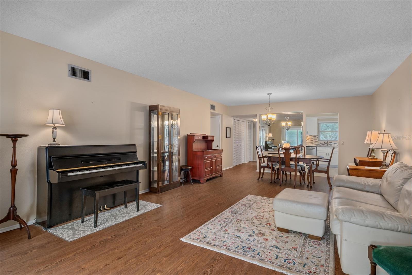 Image 14 of 61 For 2440 World Parkway Boulevard 38