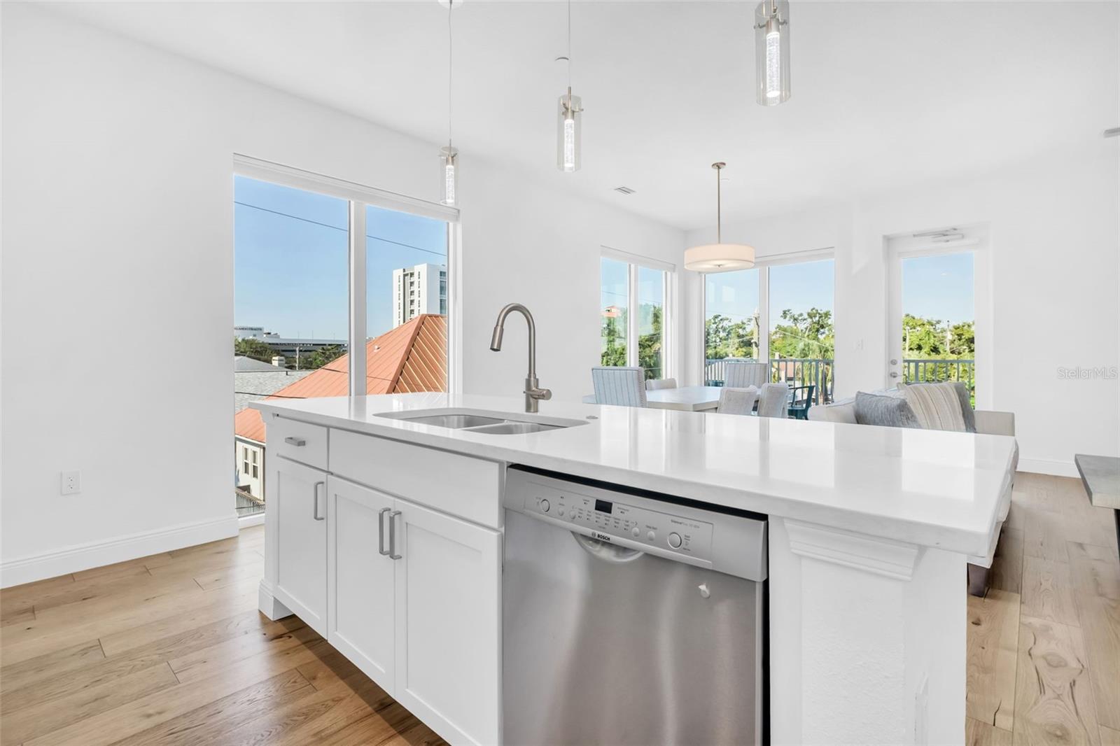 Image 11 of 38 For 644 3rd Avenue S 305