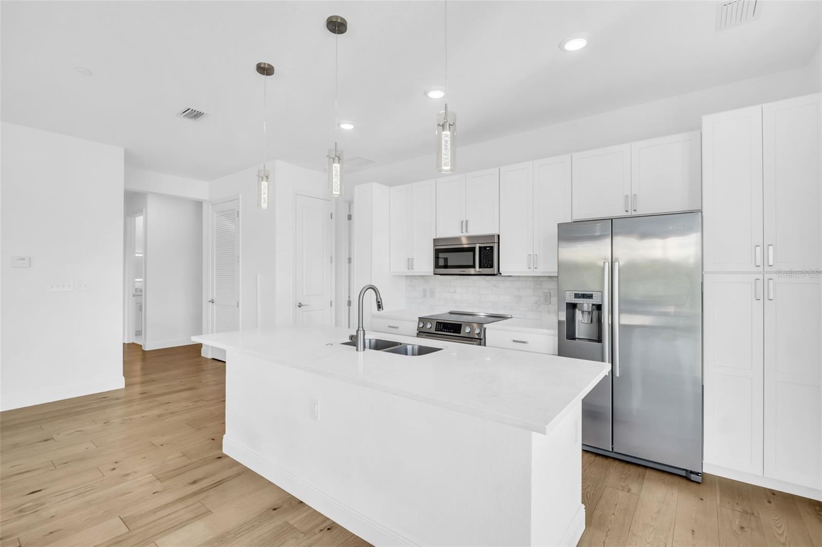 Image 7 of 38 For 644 3rd Avenue S 305
