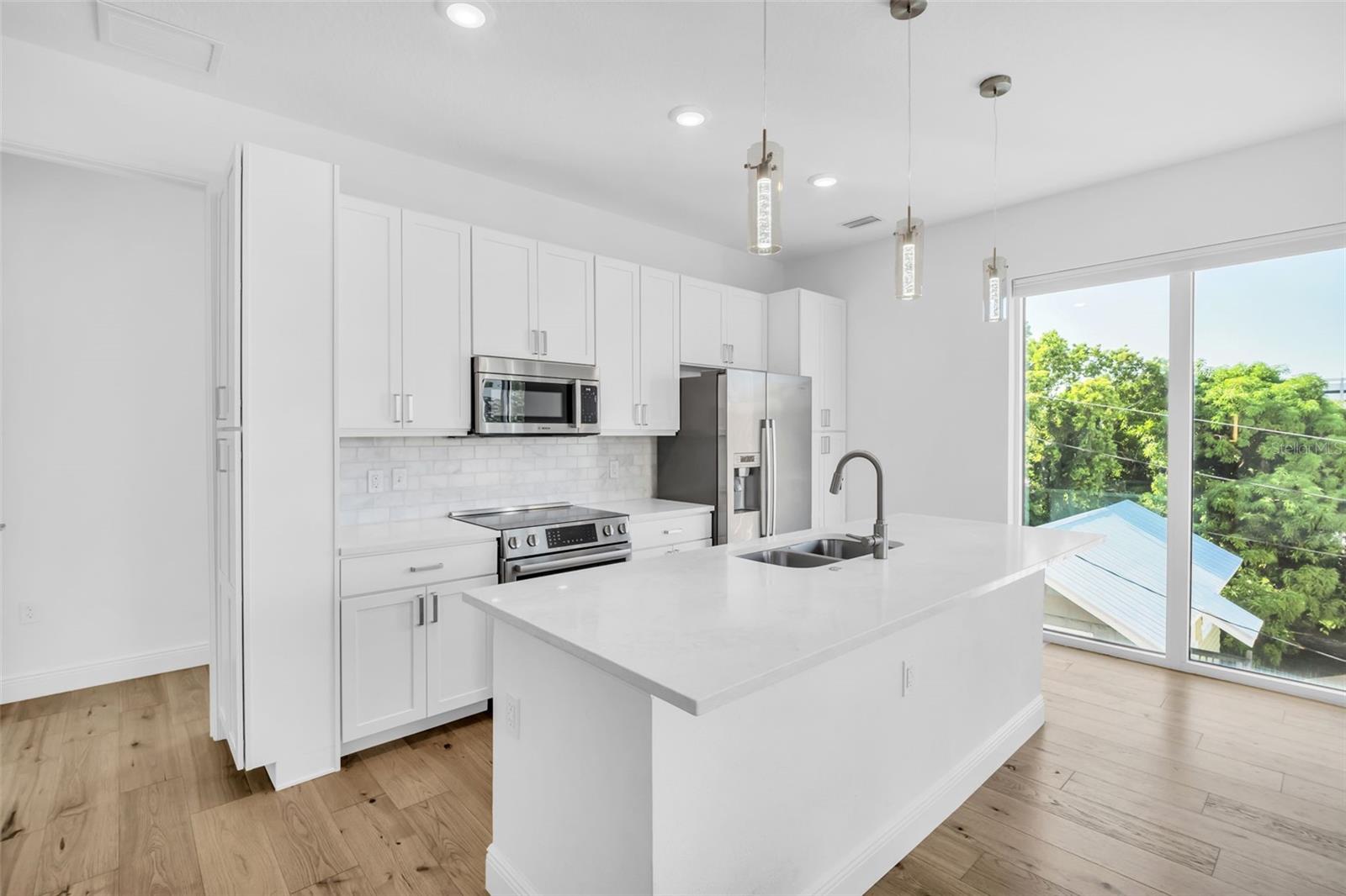 Image 8 of 38 For 644 3rd Avenue S 305