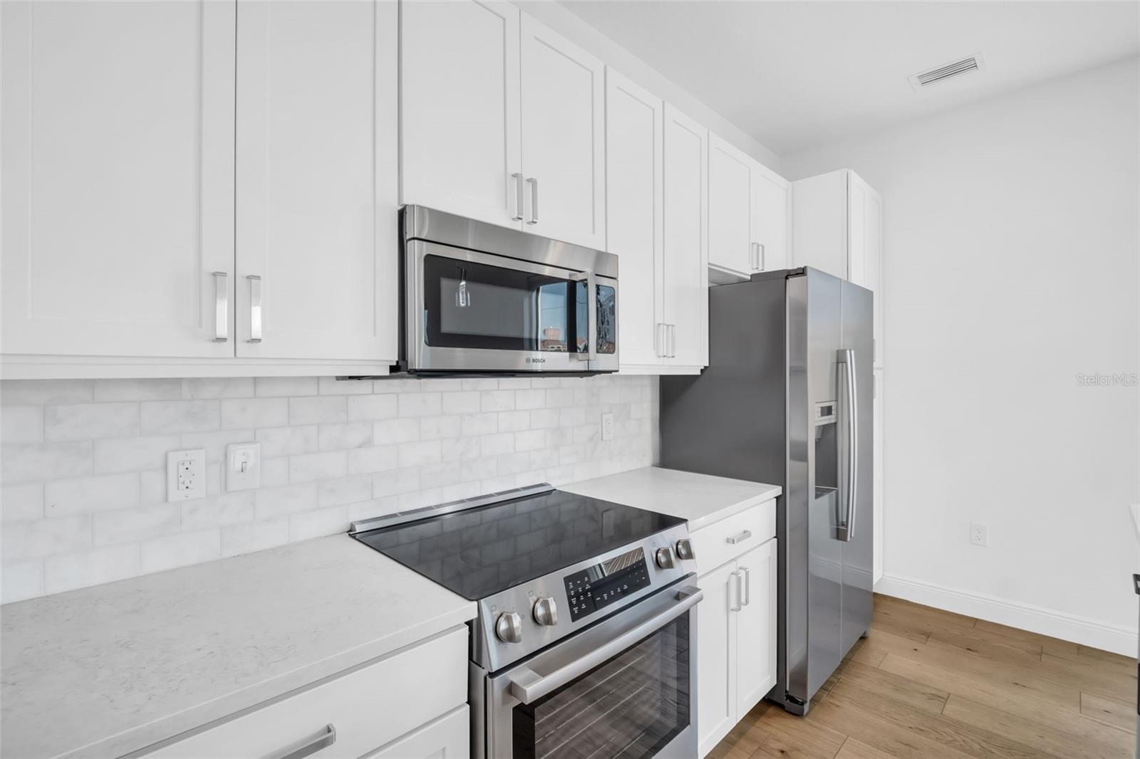 Image 9 of 38 For 644 3rd Avenue S 305