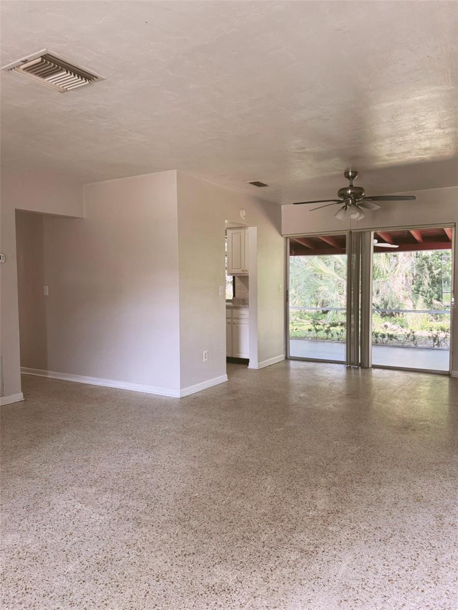 Image 4 of 22 For 6442 Treehaven Drive