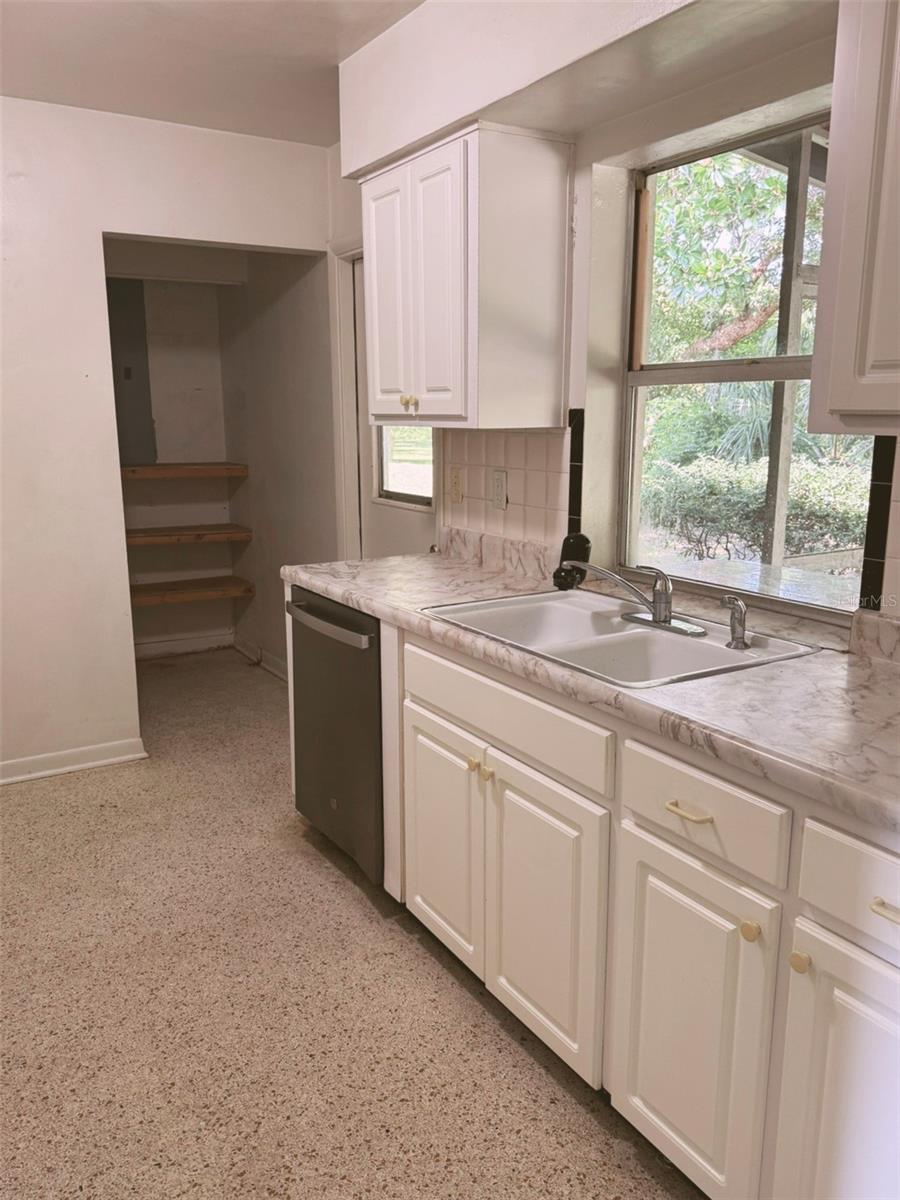 Image 6 of 22 For 6442 Treehaven Drive