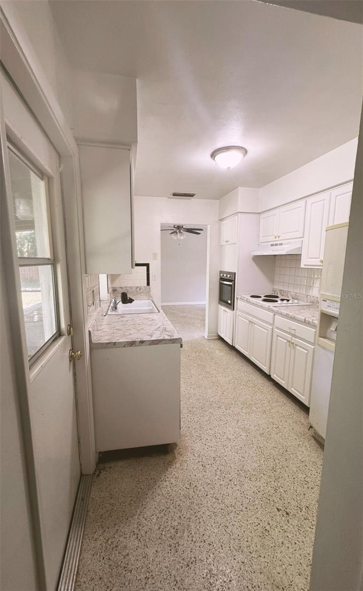 Image 7 of 22 For 6442 Treehaven Drive