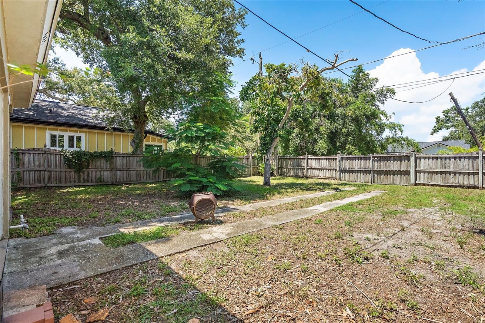 Image 17 of 21 For 4135 Burlington Avenue N