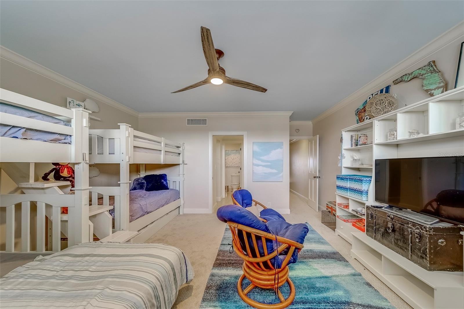 Image 24 of 66 For 2250 Gulf Boulevard B2