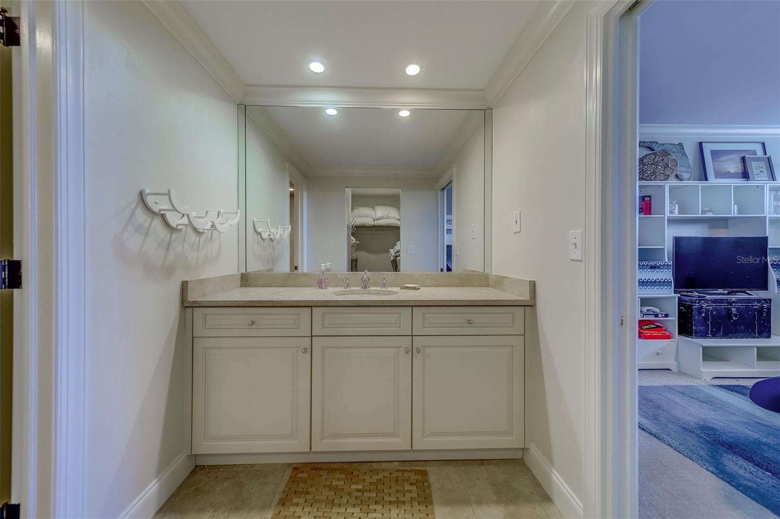 Image 26 of 66 For 2250 Gulf Boulevard B2