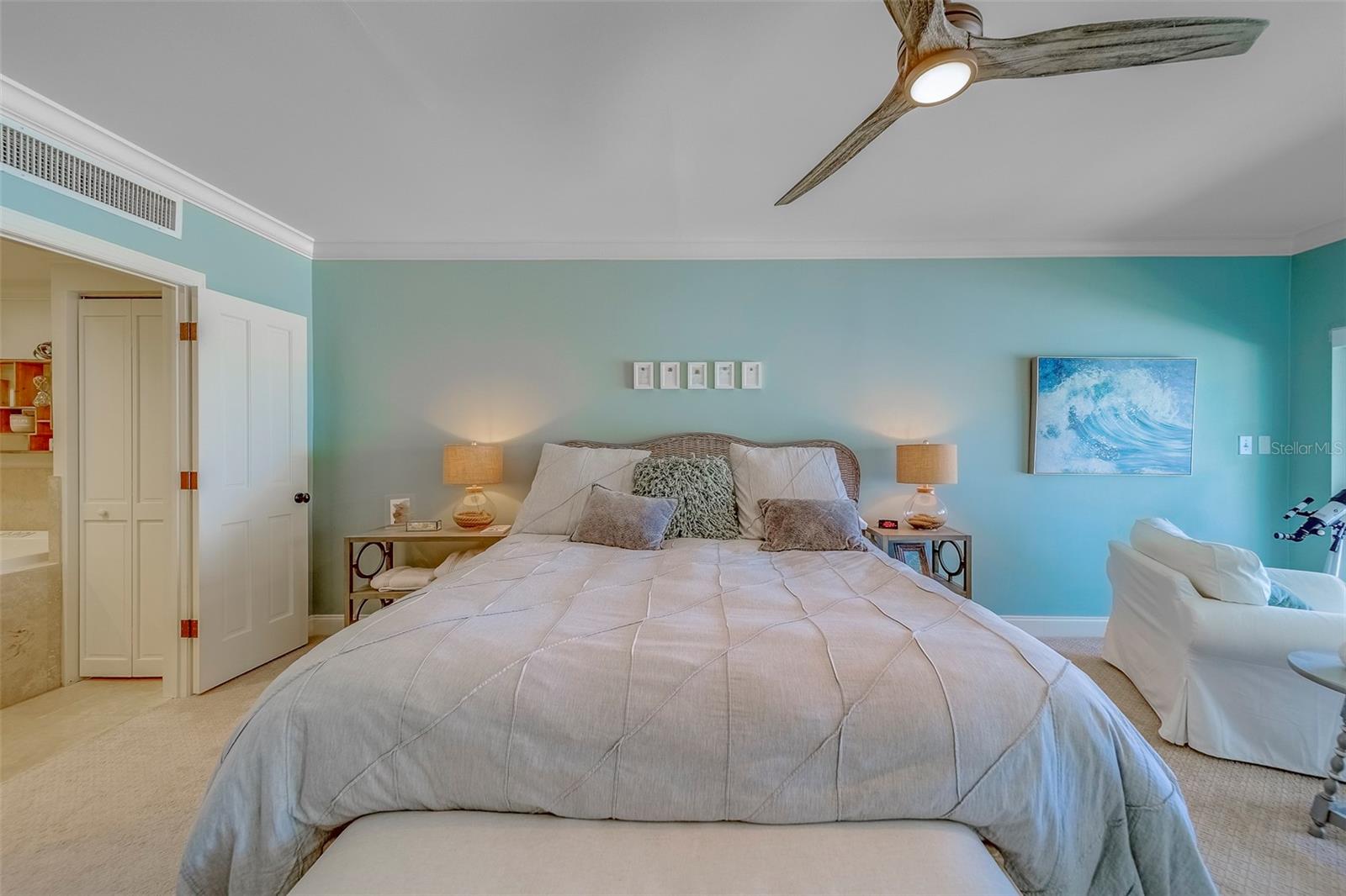 Image 31 of 66 For 2250 Gulf Boulevard B2