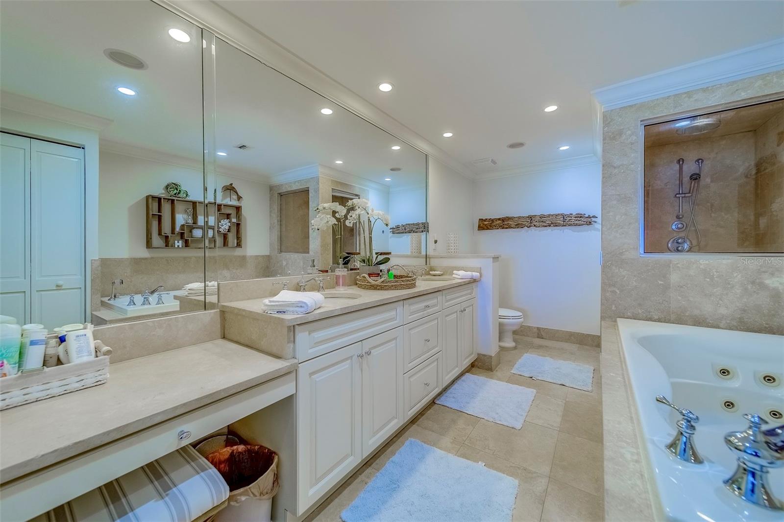 Image 41 of 66 For 2250 Gulf Boulevard B2