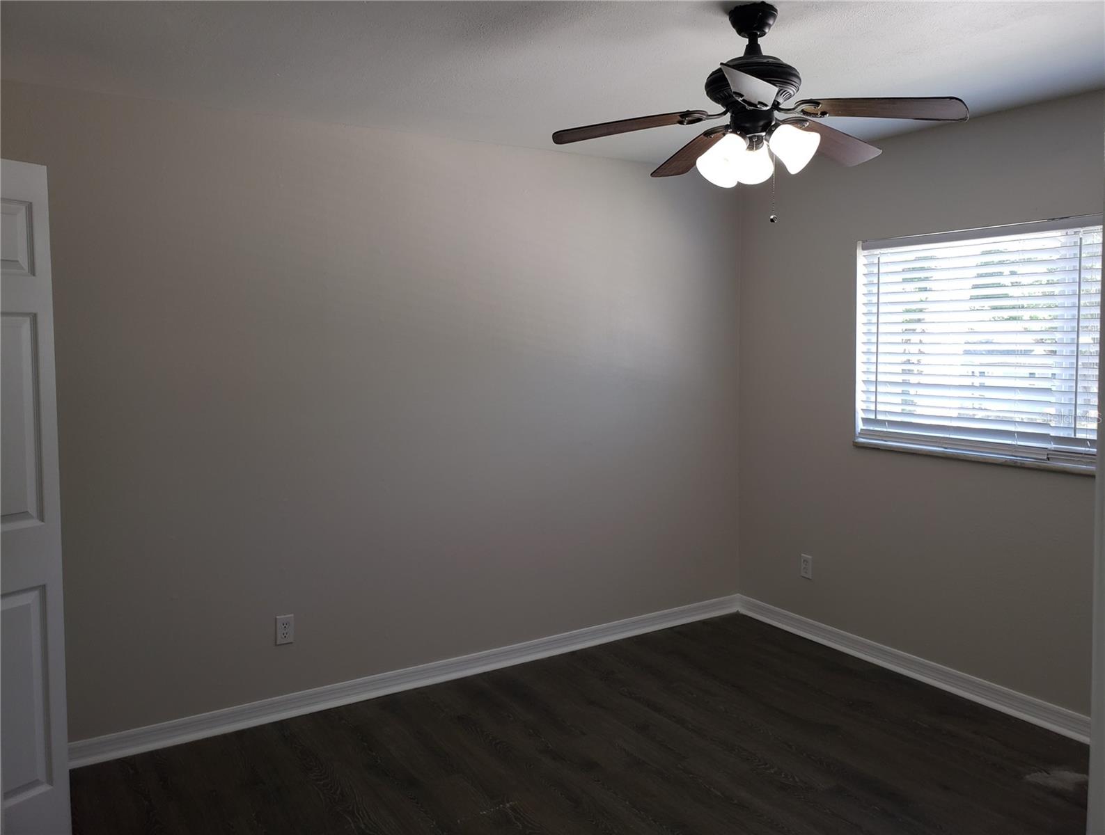 Image 12 of 21 For 3206 Azeele Street 219