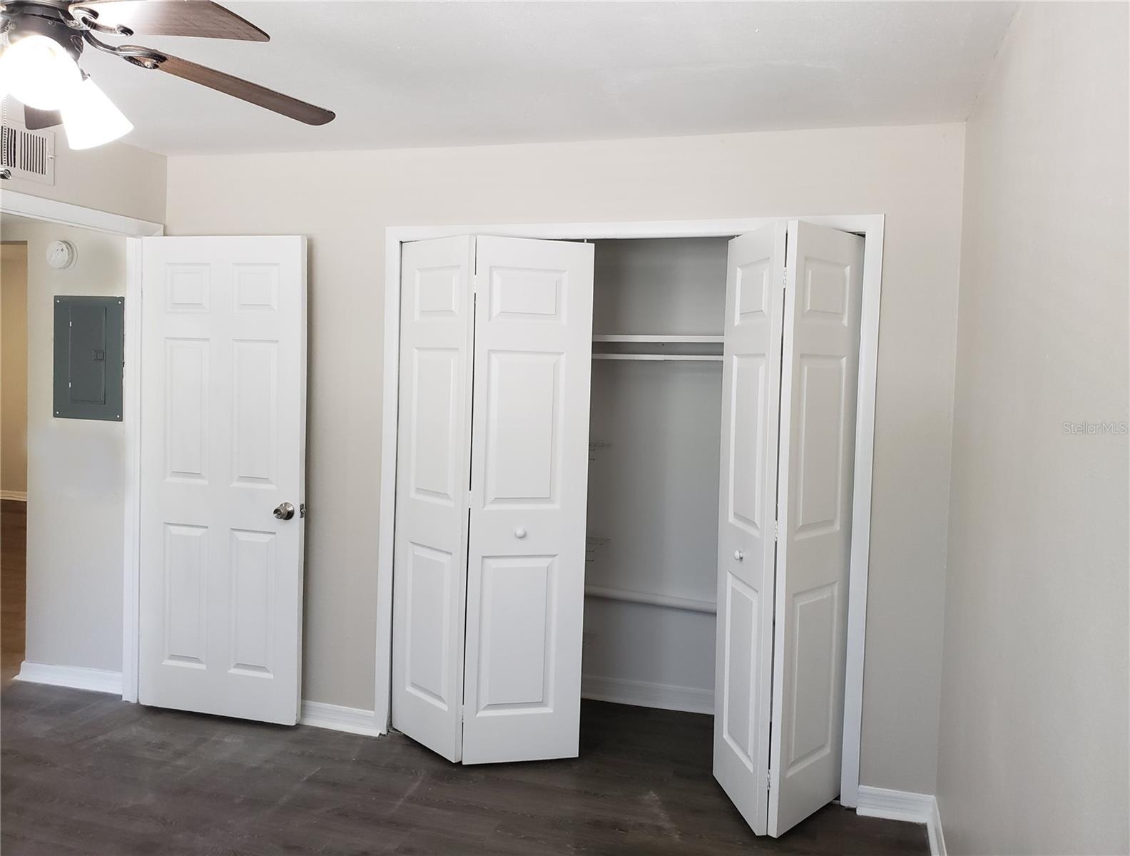 Image 13 of 21 For 3206 Azeele Street 219