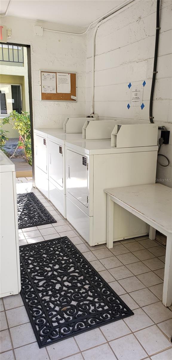 Image 17 of 21 For 3206 Azeele Street 219